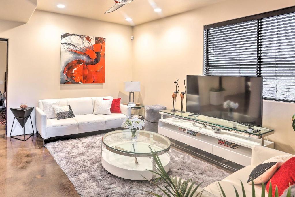 Modern Sedona Studio with Patio