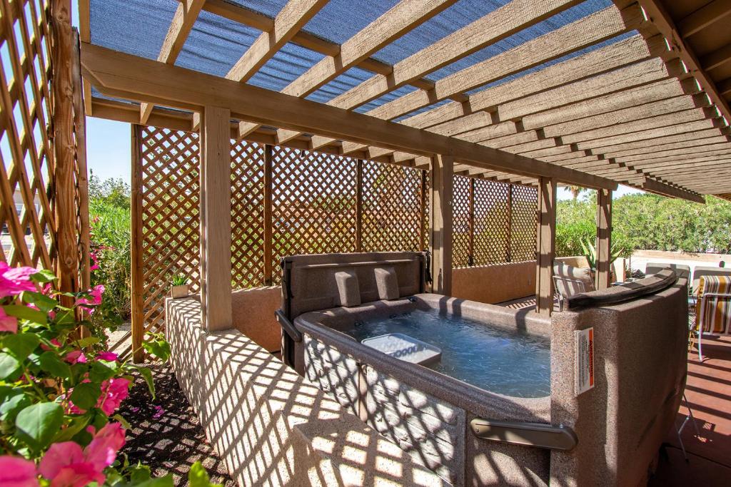 Great Vibe House + Hot Tub