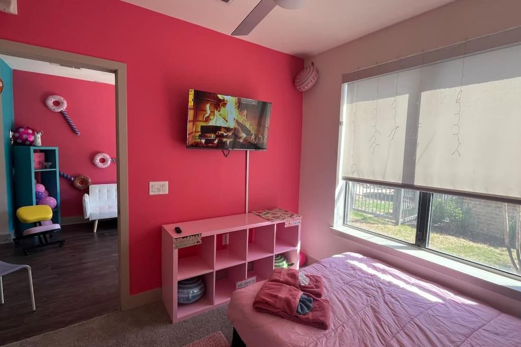 Spacious Candy Land Getaway