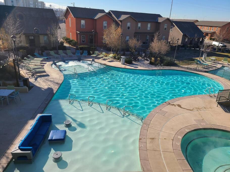 Resort-like 4bed/4bath home - pool