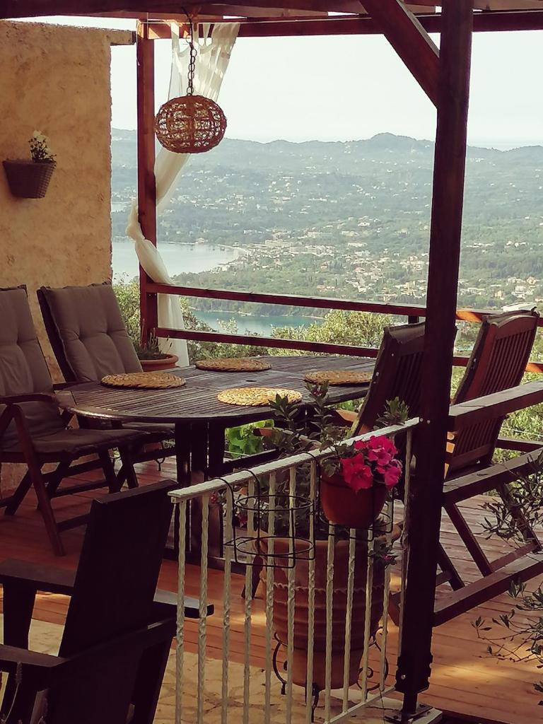 Lorantina House_ Holidays in Corfu (Spartýlas)