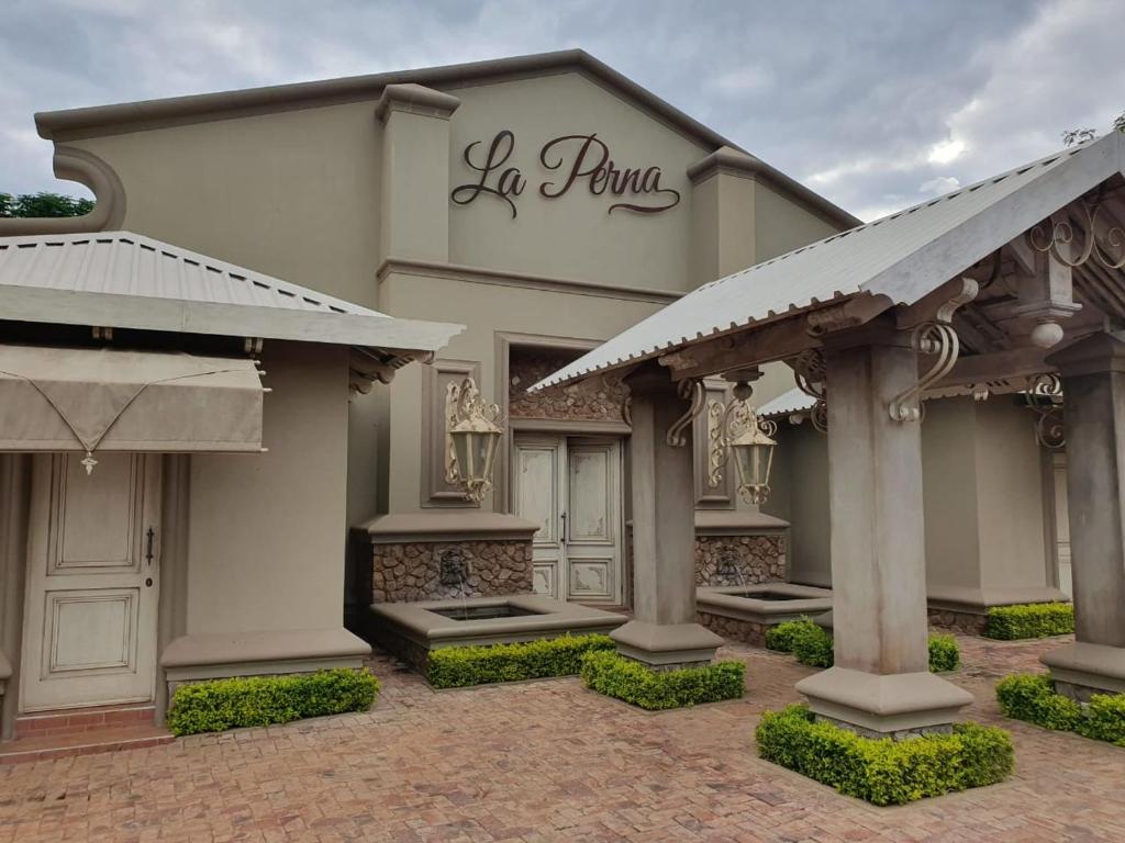 La-Perna Guesthouse and Venue
