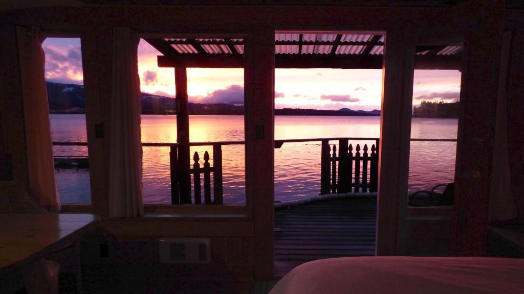Seine Boat Inn (Alert Bay)