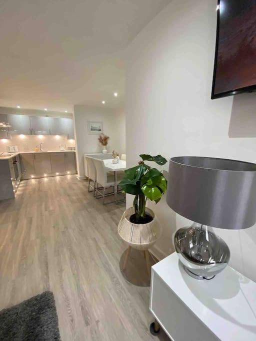 Stunning 2 Bedroom Apartment in heart of Stratford