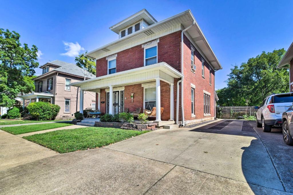 Historic College Hill Home with Front Porch! (Bowling Green)
