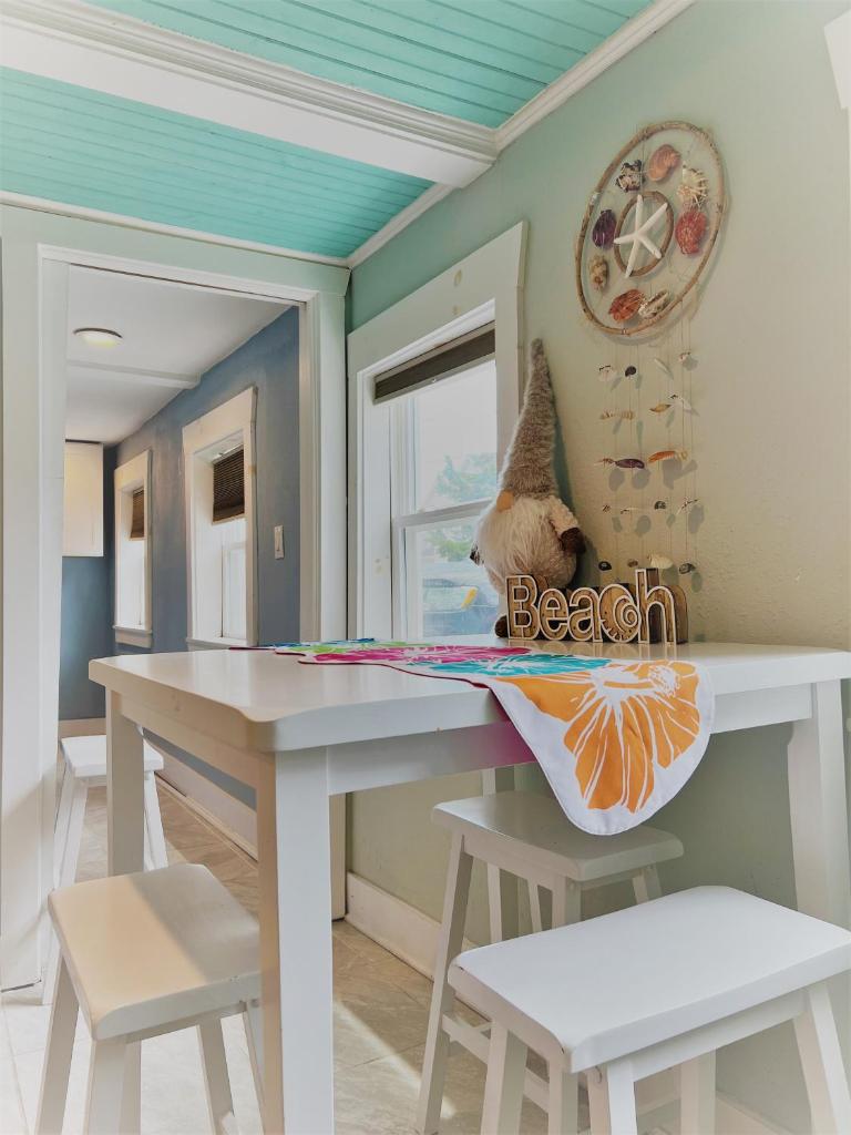Beach Bungalow 3