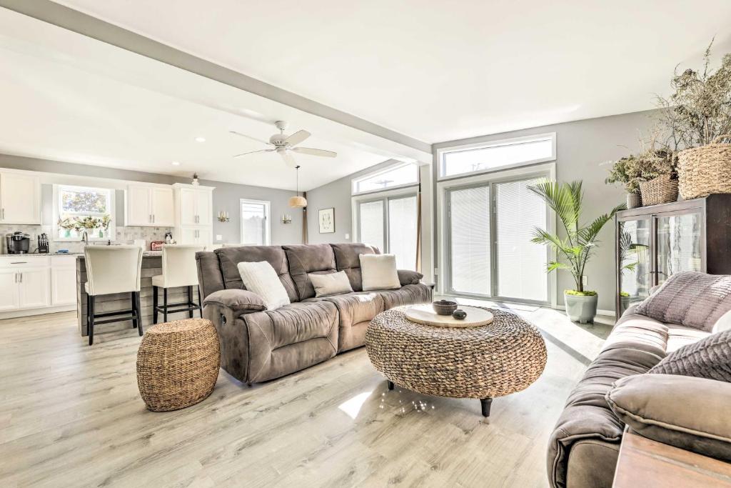 Misquamicut Home with Neighborhood Beach Access (Westerly)