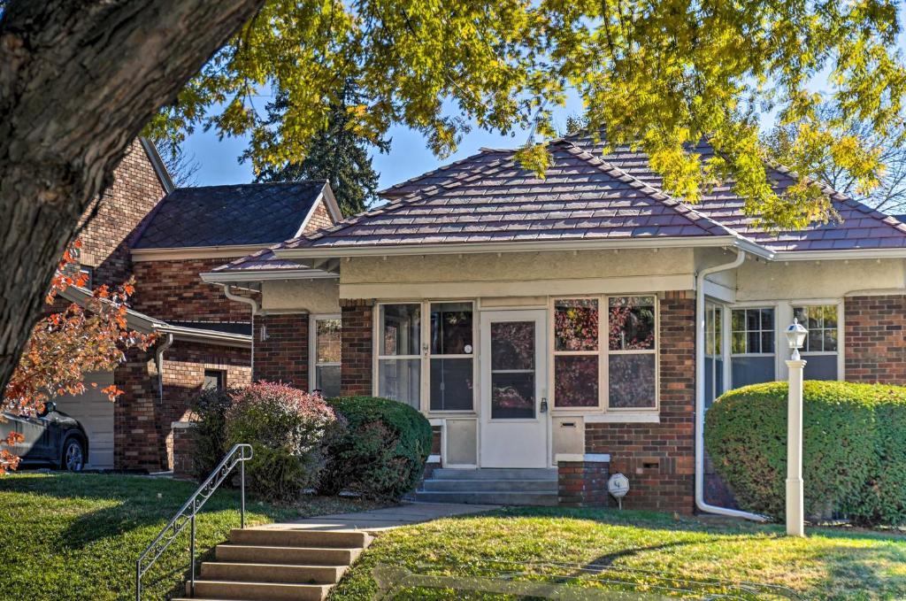 Quiet Twin Ridge Omaha House Screened-In Porch! (Omaha)