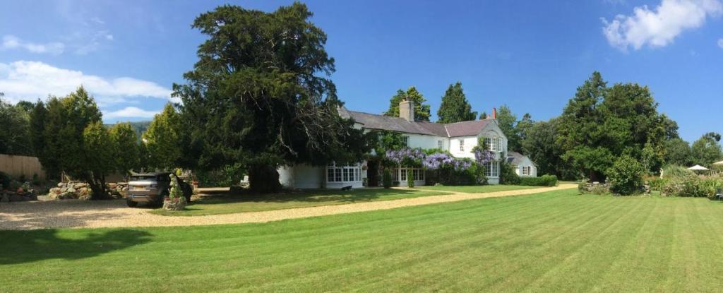 Glyn Isa Country House B&B and self catering Lodge (Conwy)
