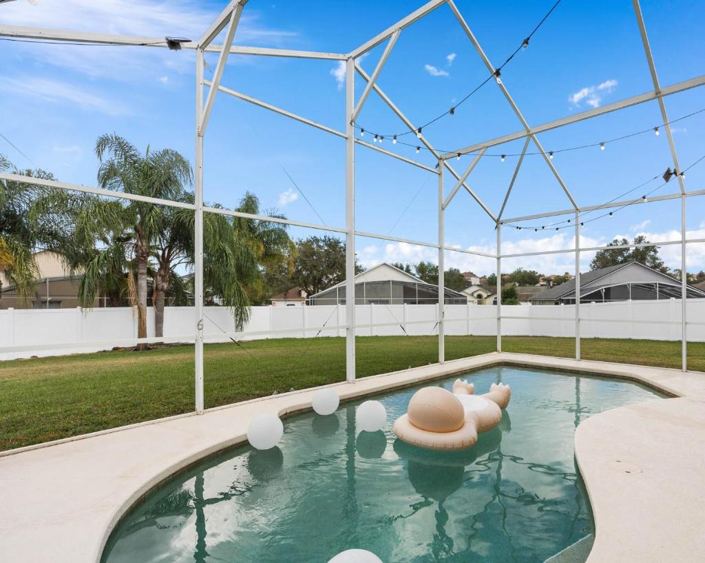 Beautiful Fenced Home Private Pool 4mi to Disney