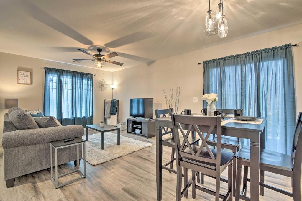 Modern Manhattan Home - 3 Mi to KSU Campus! (Manhattan)