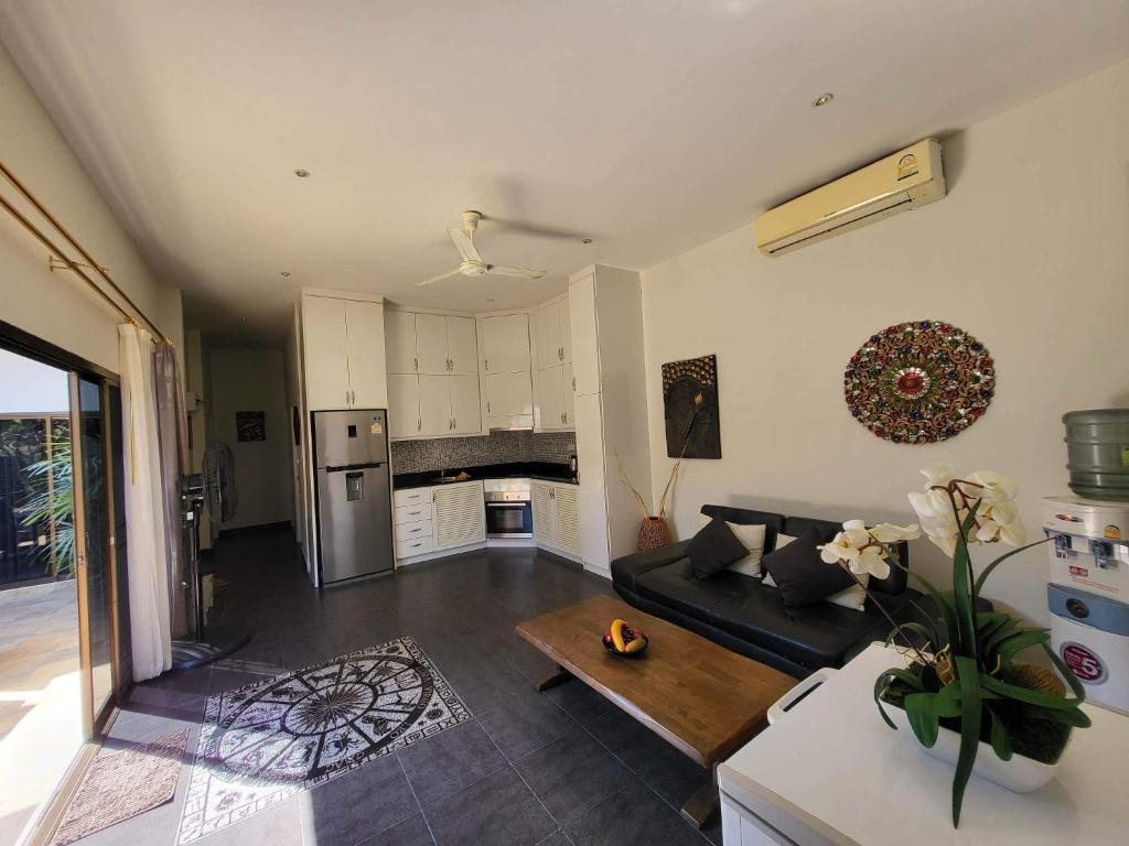 Wavesbase Tropical Villa