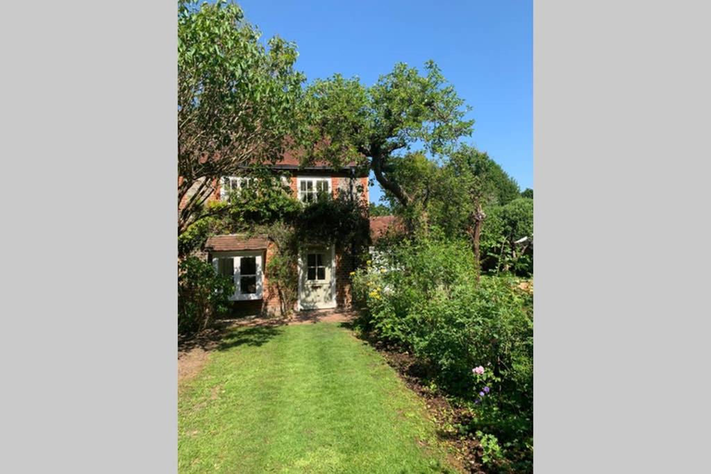 ROSE COTTAGE (Rowlands Castle)