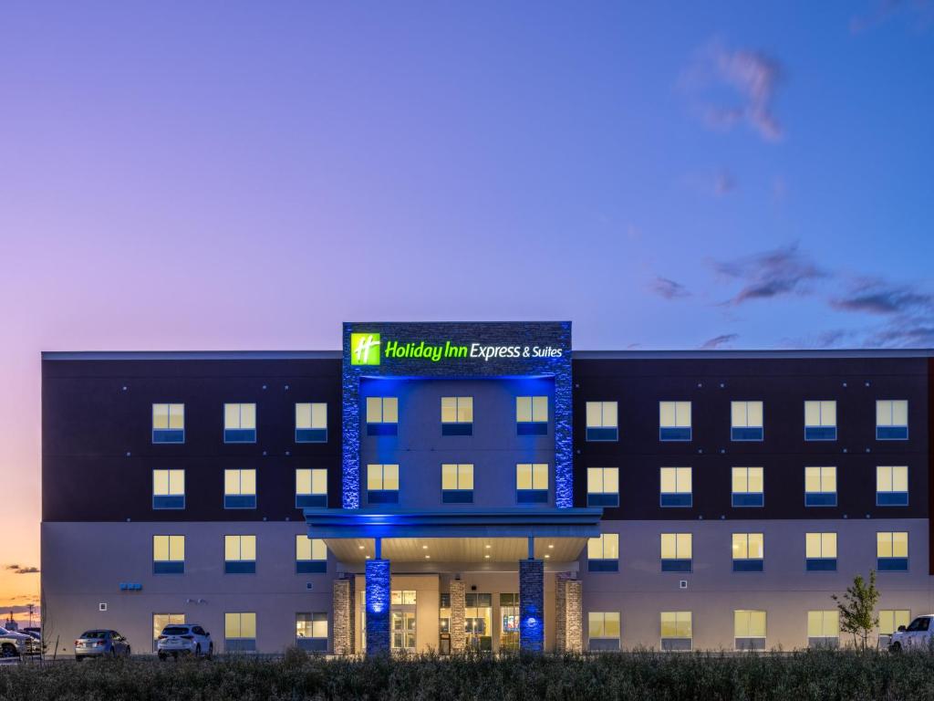 Holiday Inn Express & Suites - Watertown (Watertown)