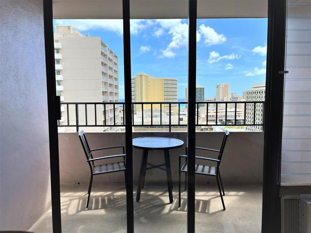 Royal Kuhio 1710 Beautiful City View