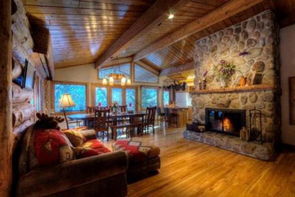 Thunderhead Falls Lodge (Rapid City)