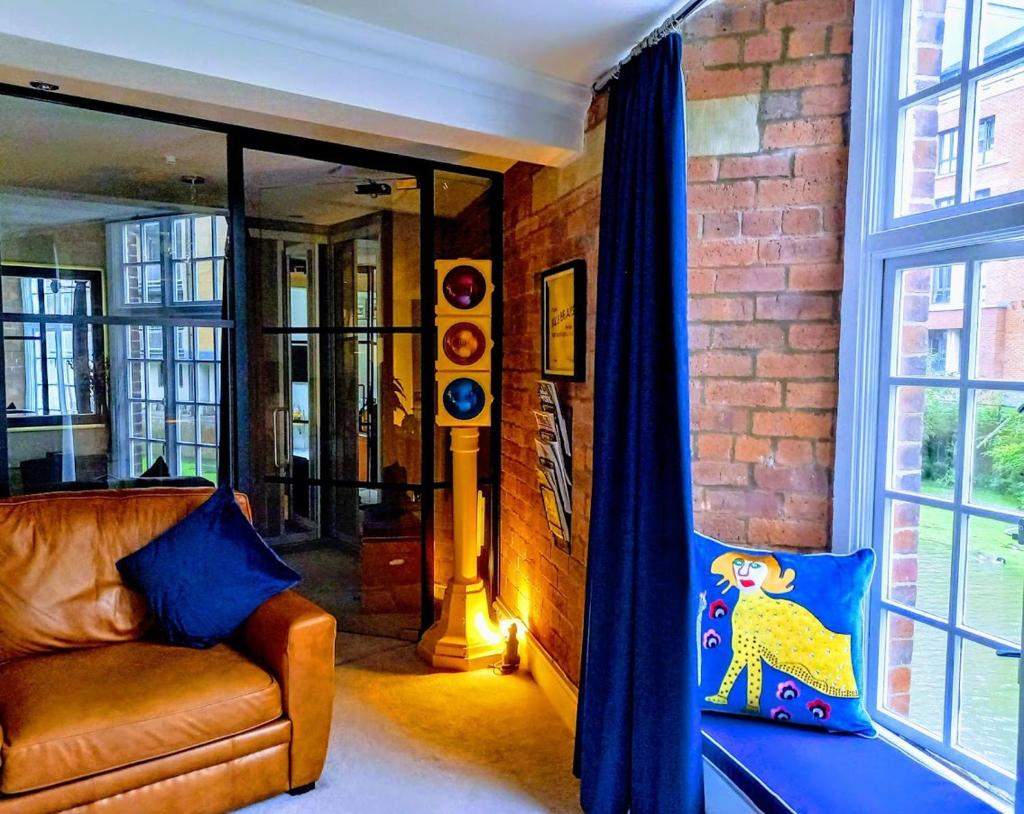 Cocoa Isabella - River fronted with secure parking (York)