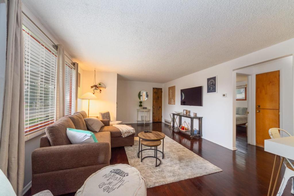 La Casa on Lidgerwood Cozy 2BD 1BTH Duplex