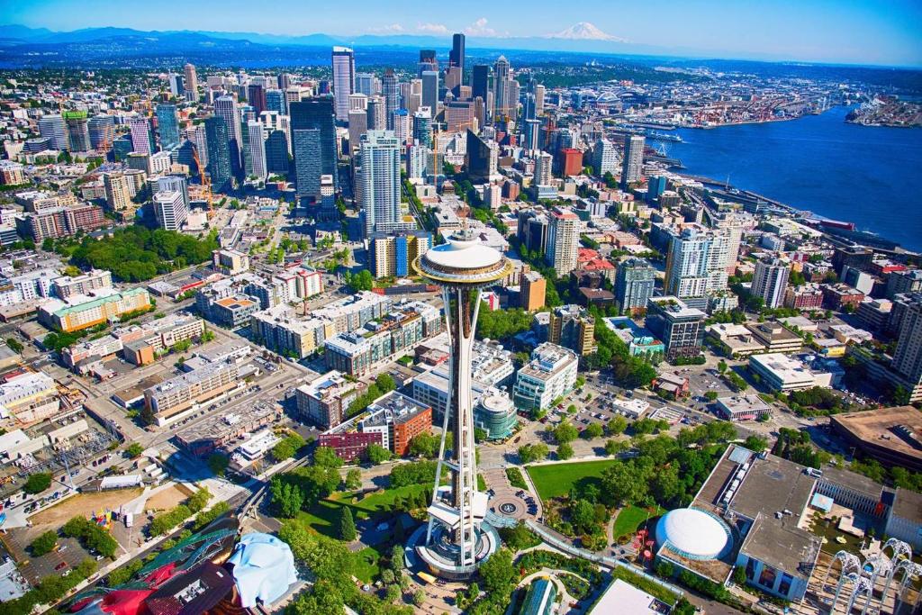 Speechless In Seattle - #1 Location - 2BR - Extra Sanitize - Free Parking - VR1