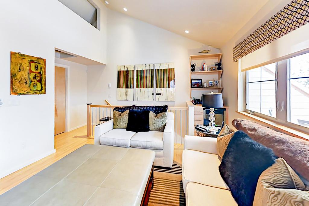 Chic Condo Unit 1 (Aspen)