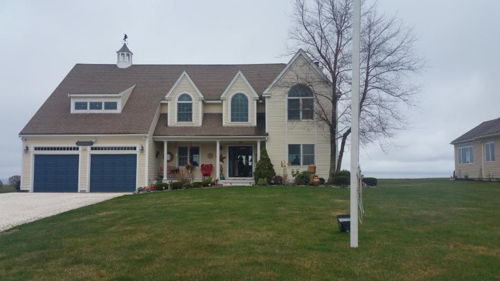 Inn 38 Oak Bluff Circle (Nameloc Heights)