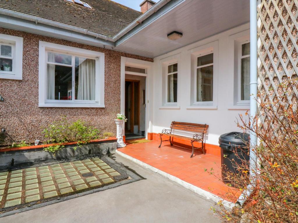 Bay View Apartment