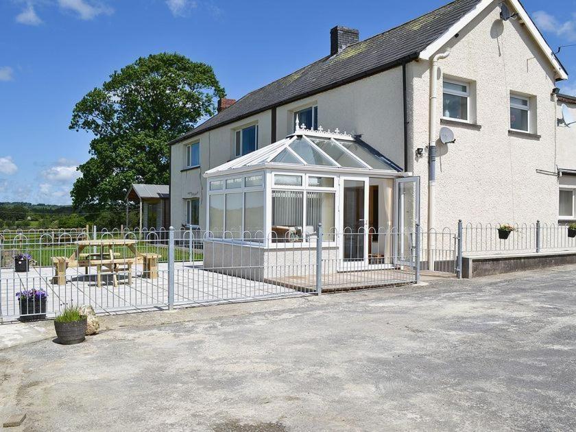 Cob Cottage (Tregaron)