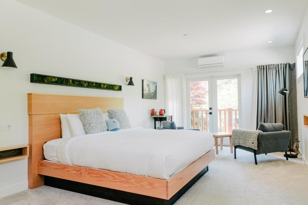 Pluvio restaurant and rooms (Ucluelet)