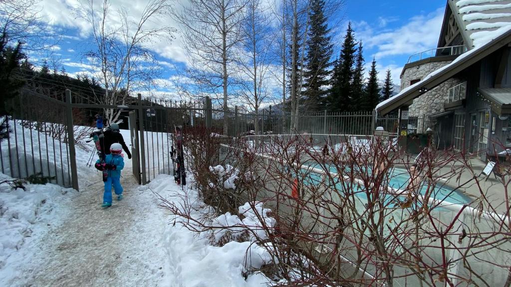ASPENS ON THE MOUNTAIN - SKI In Out - POOL AND HOT TUBS