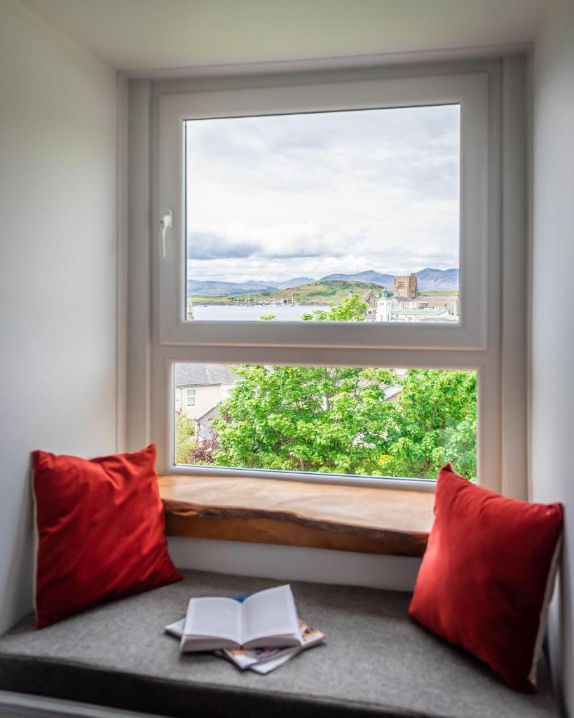 Burnbank Apartment