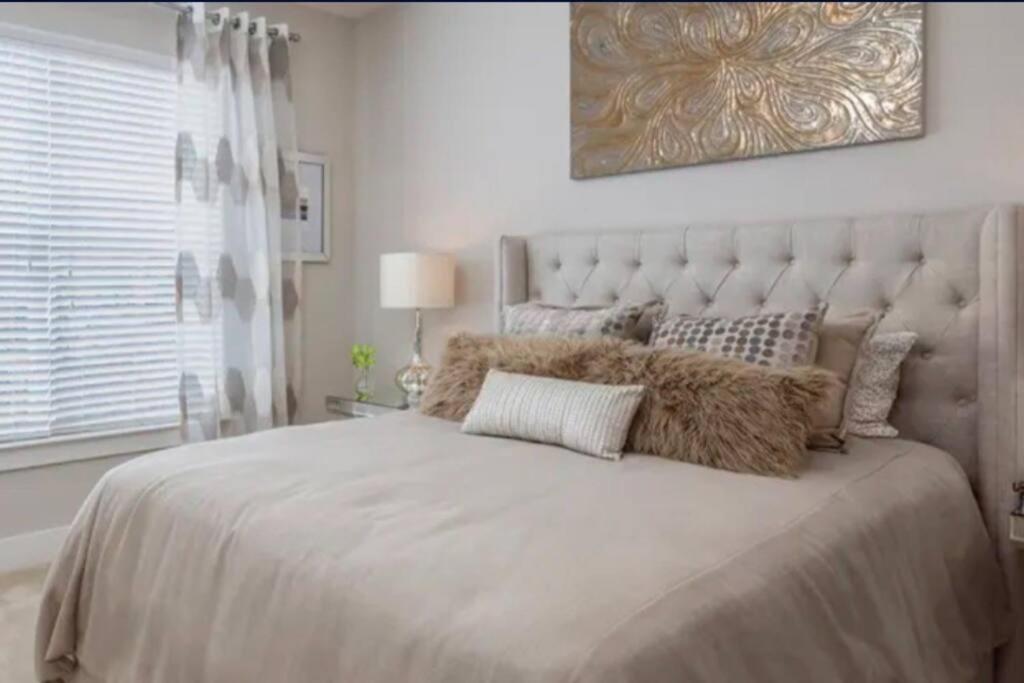 Cozy luxurious 2/2 home away frm home Experience