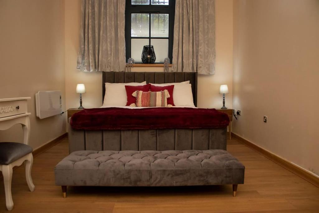 Luxurious 1 Bedroom Flat With a Secure Car Park