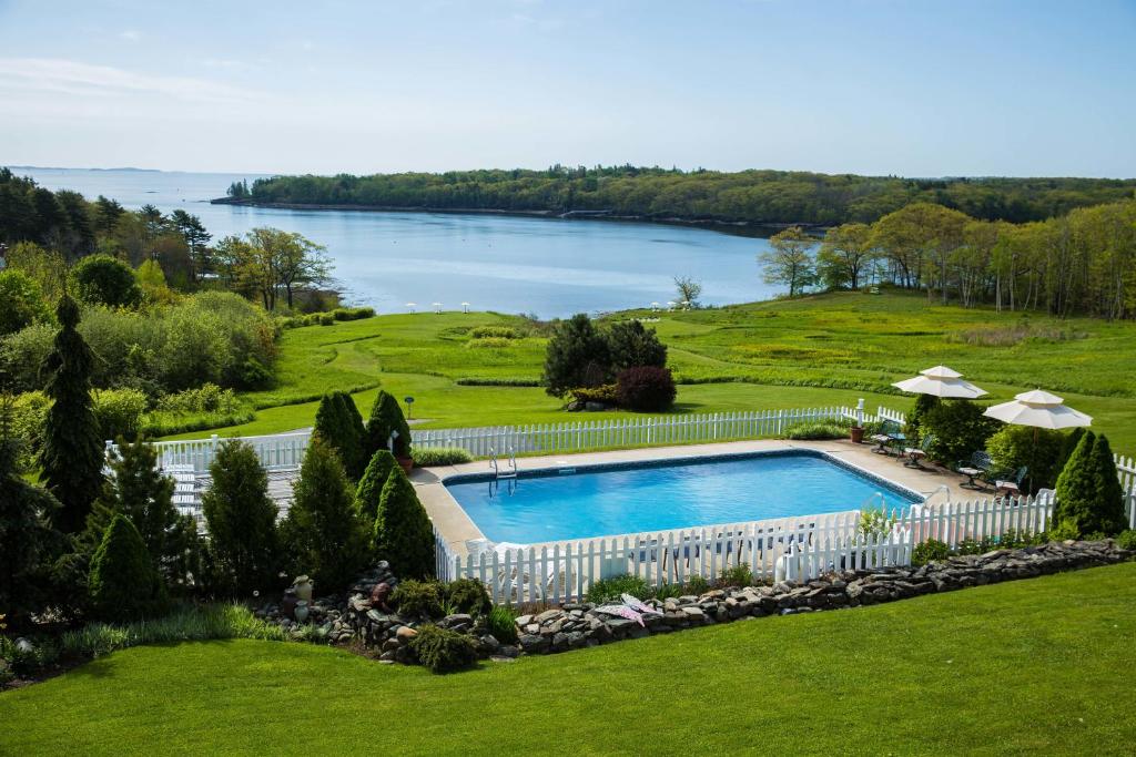 Strawberry Hill Seaside Inn (Rockport)