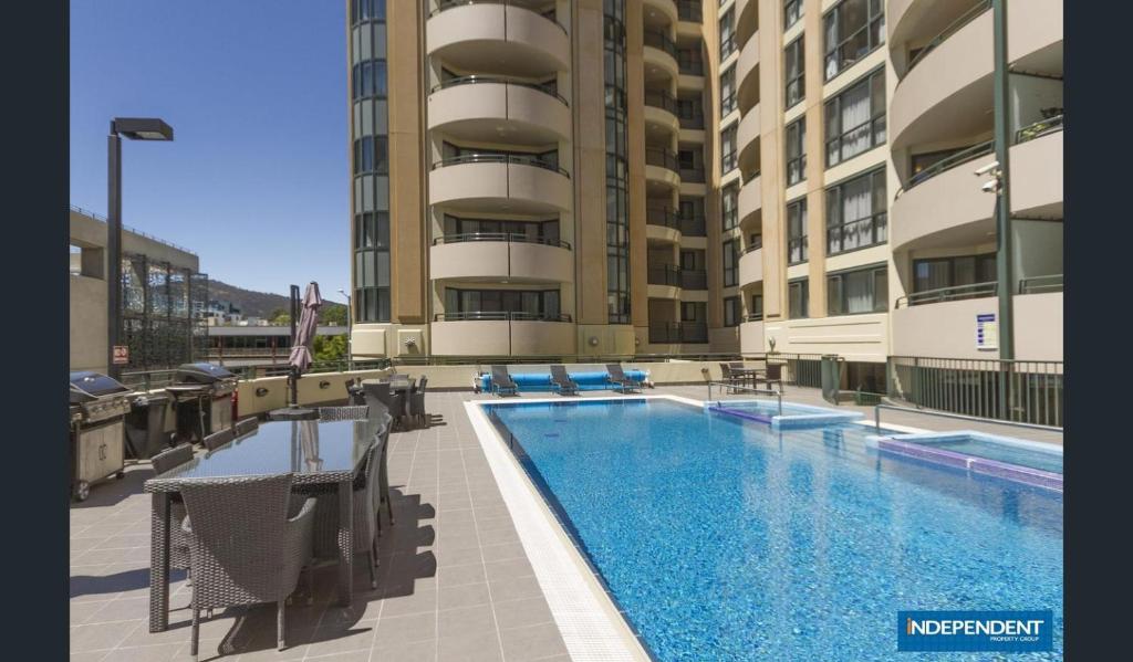2 Beds 2 Baths Apt In Braddon CBD - 1 Free Parking