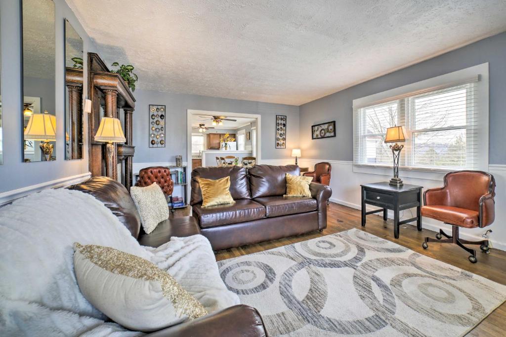 Pittsburgh Escape with Pool - 3 Mi to Downtown!