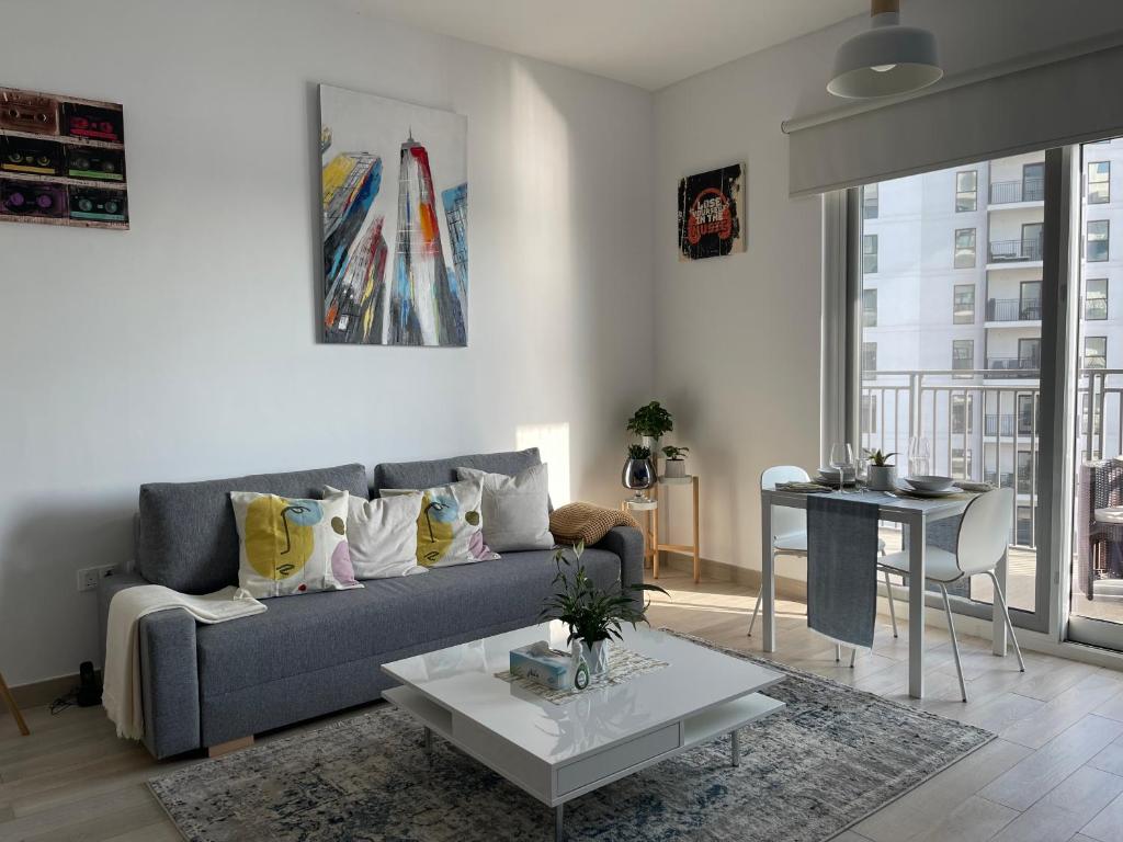 Yas Island - 2 Bedrooms with Pool & Parking