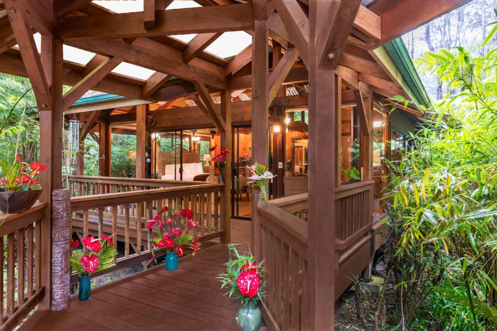 Volcano Village Lodge (Volcano)