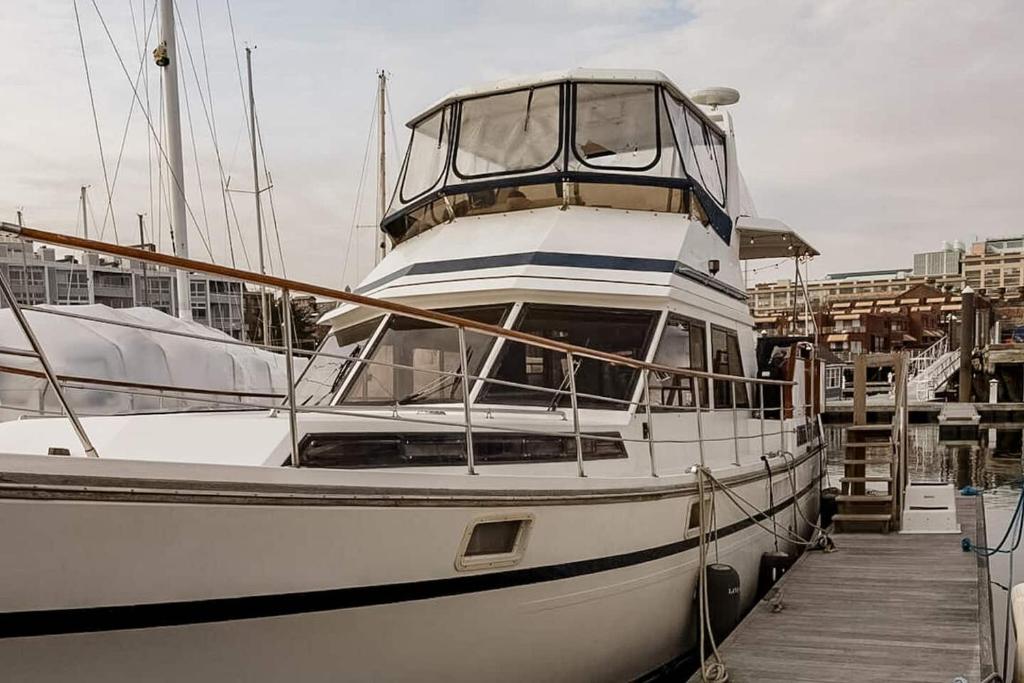 2BR Spacious & Comfy 43' Yacht - Heat & AC - On the Freedom Trail - Best Nights Sleep (Boston)