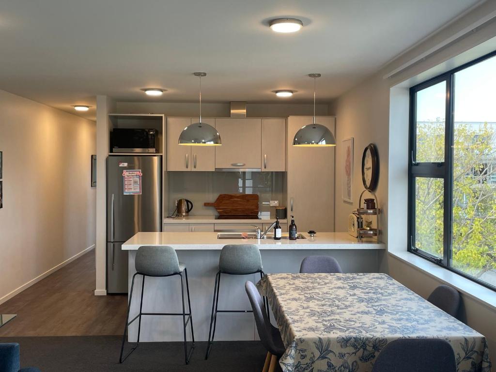 Bealey Avenue Apartment