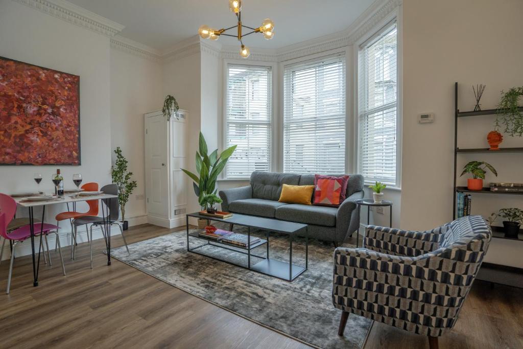 Luxurious and Spacious Central Apartment