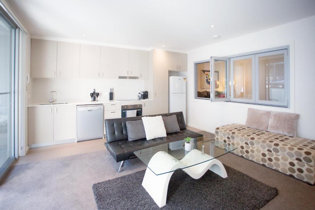 Envy 30 Luxe 1 BR Executive Apartment in the heart of Braddon Wine Wifi Netflix Secure Parking Canberra