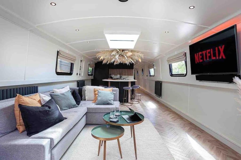 The Vätten Hüs A Luxury/VIP boat