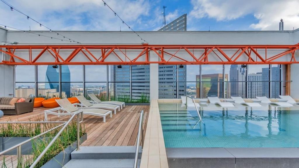 CozySuites TWO Condos with sky Pool in Dallas