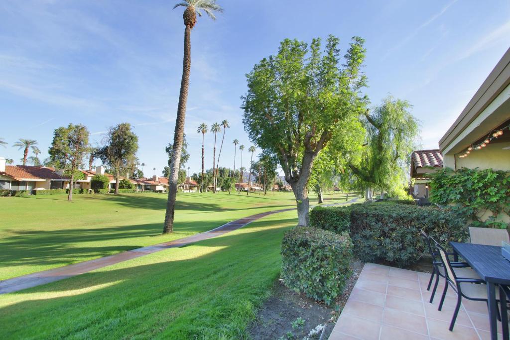 High ceiling on golf course (Palm Desert)