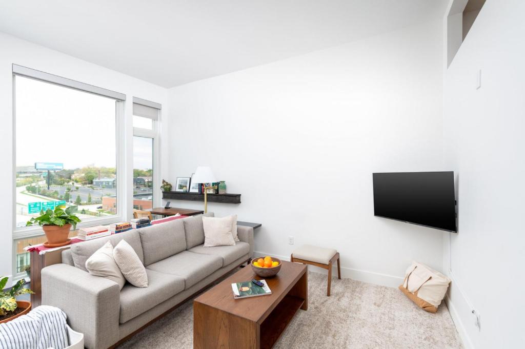 Flexhome Skywalk to Fiserv U7 Rooftop Gym Parking