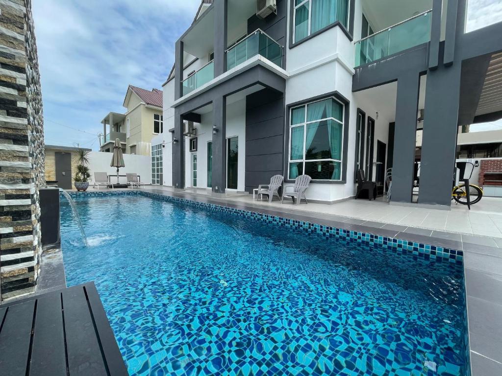 A Spacious Home with Private Swimming Pool in Langkawi by Zervin