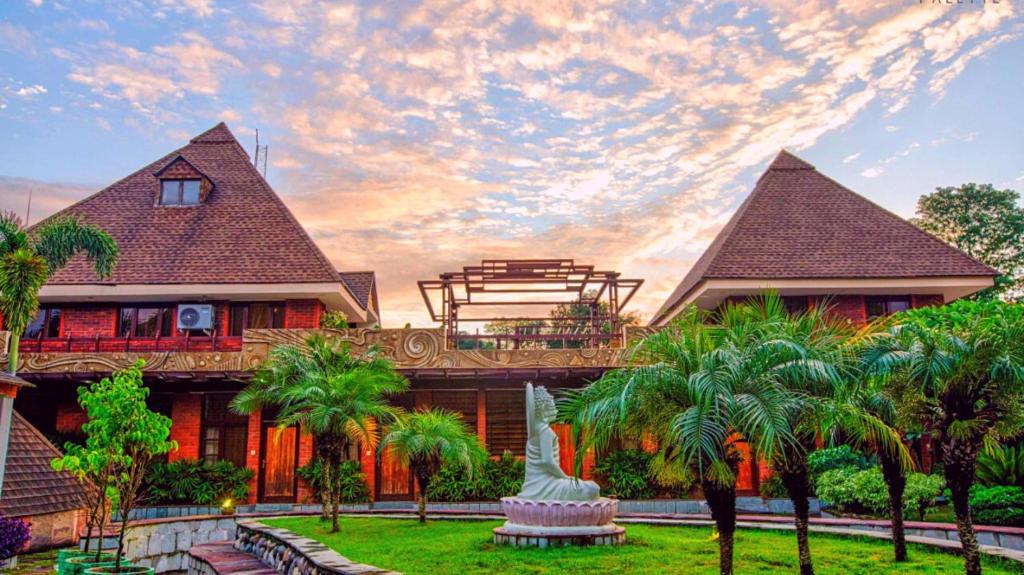 ShriGo Pyramid Home Divine
