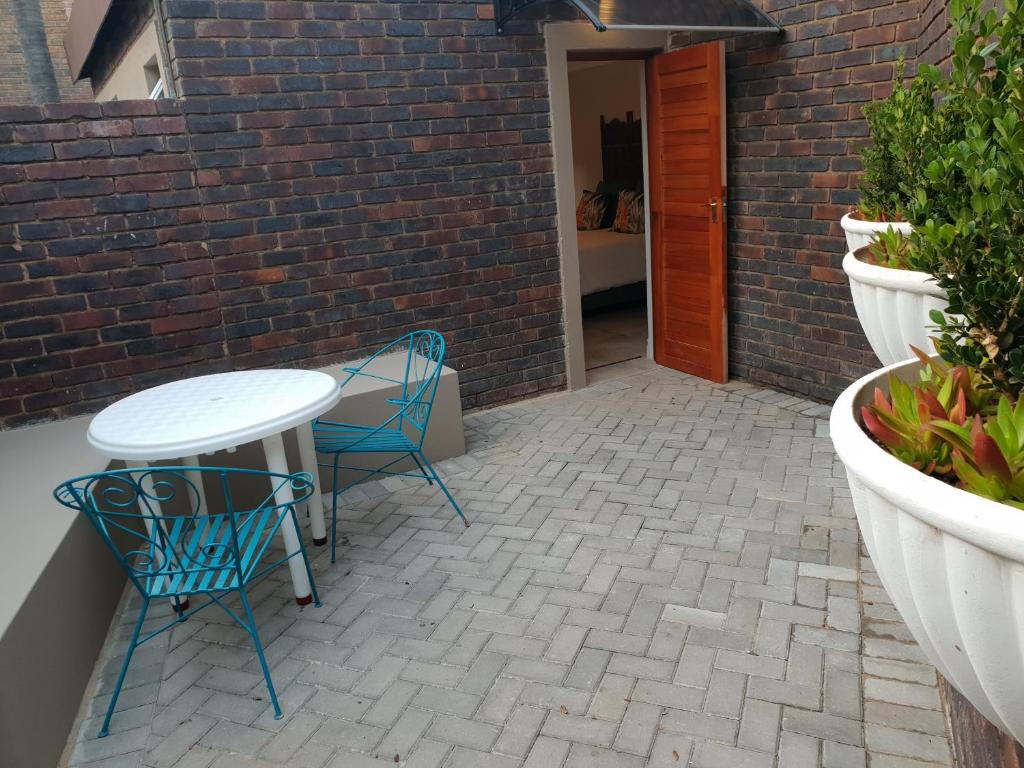 Open plan room Waterkloof Glen