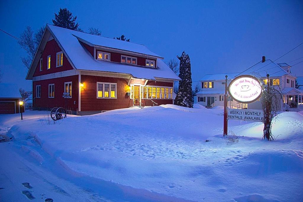 Old Iron Inn Bed and Breakfast (Caribou)