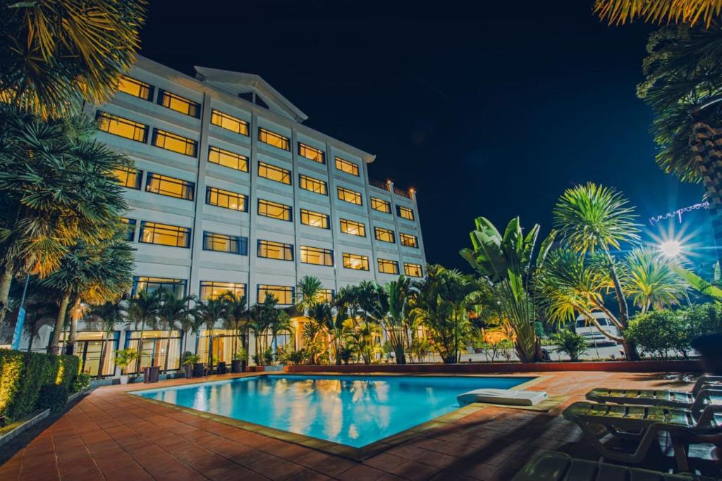 Sisombat Plaza Hotel